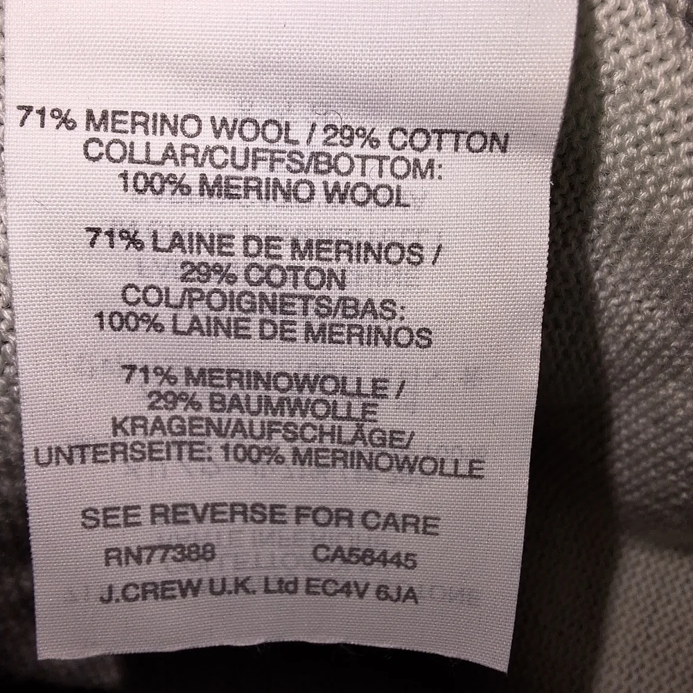 J.Crew pullover Merino wool blend sweater in a ladies XS. Lightweight and soft.